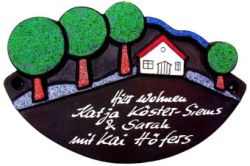 Türschild mit Bäumen und Haus