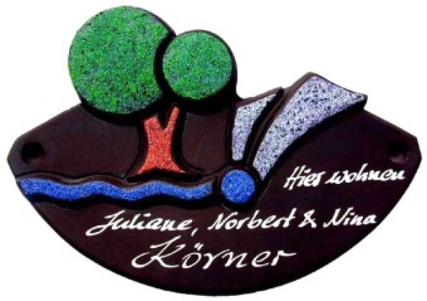 Türschild mit Baum und Fluss